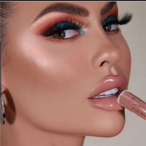 Allen Shaw lost cream lipgloss